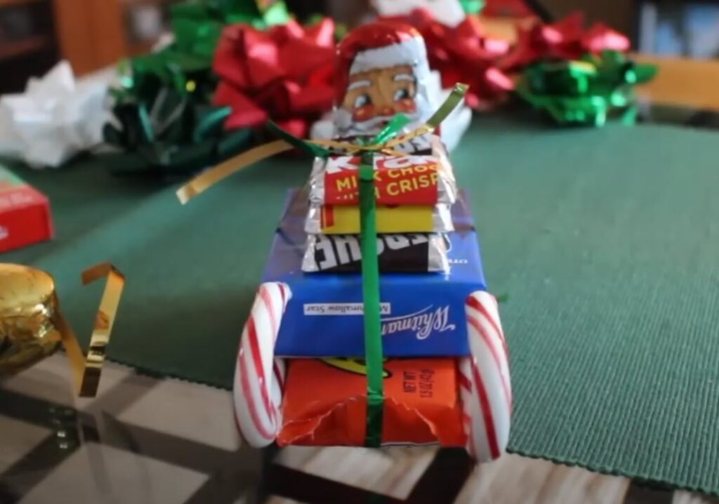How to Make a Candy Cane Sleigh in 5 Easy Steps