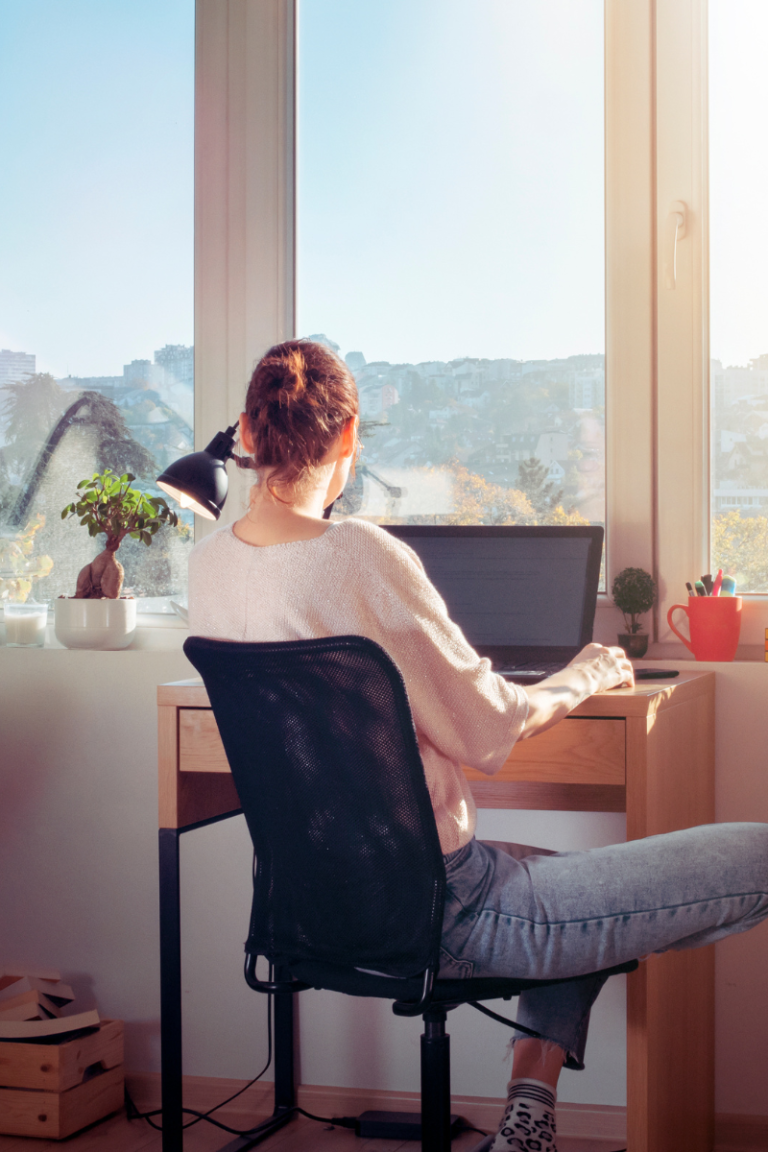 8 Seasonal Remote Jobs That Hire for Holiday Income