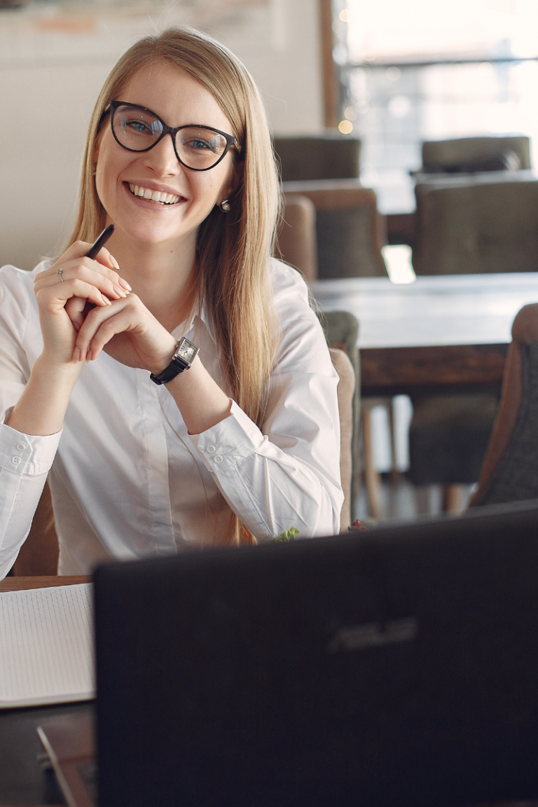 8 Seasonal Remote Jobs for Holiday Income