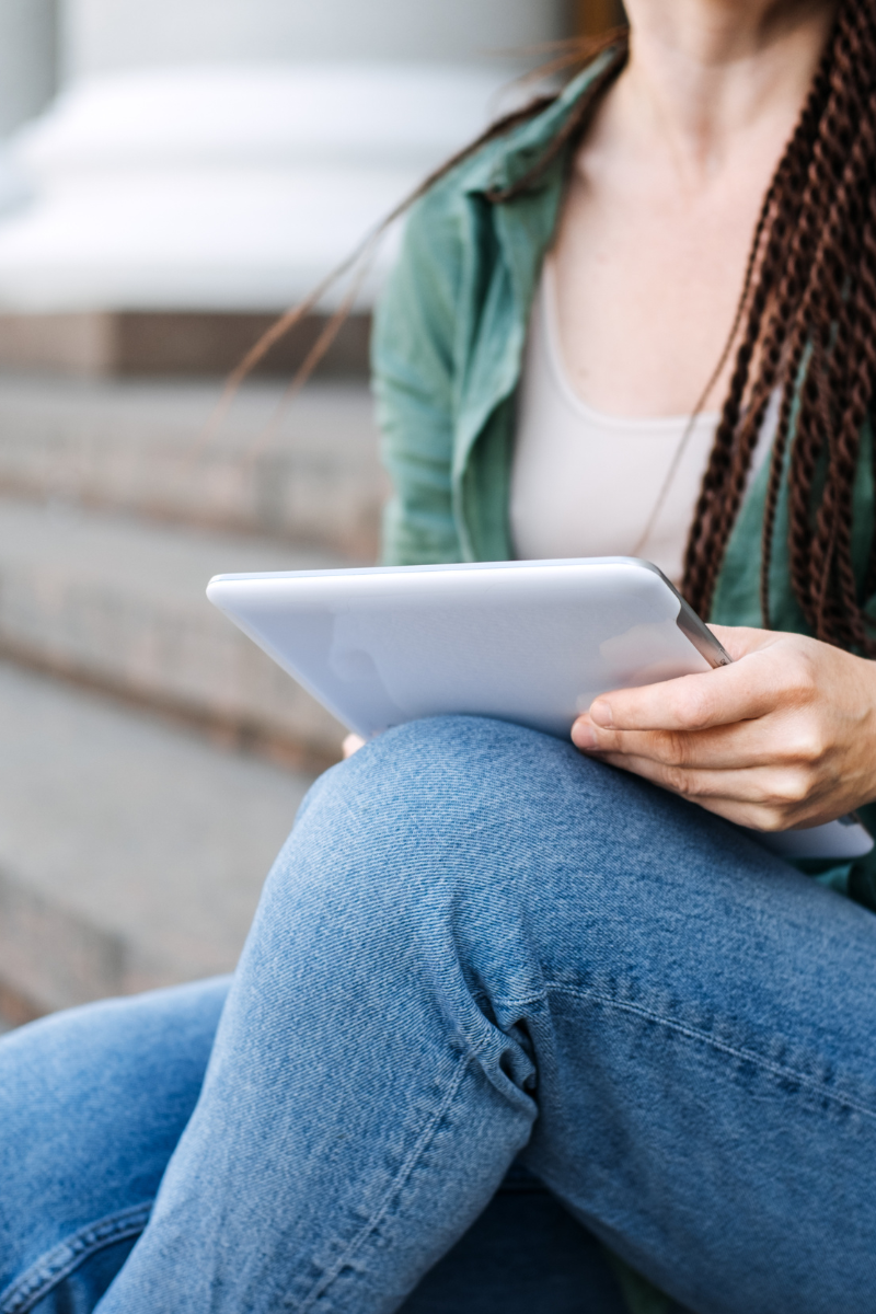 Best Side Hustles for Women Over 40 with 27 Ways to Earn Extra Income and No Experience Needed